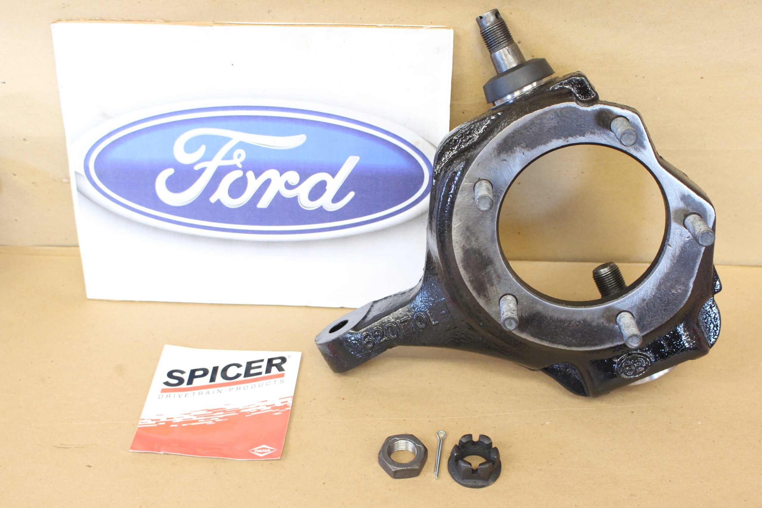 1976-1979 Ford F100 F150 Bronco Steering Knuckle With Spicer Ball Joints LH 620170 L Or C37937 Dana 44 1/2 Ton