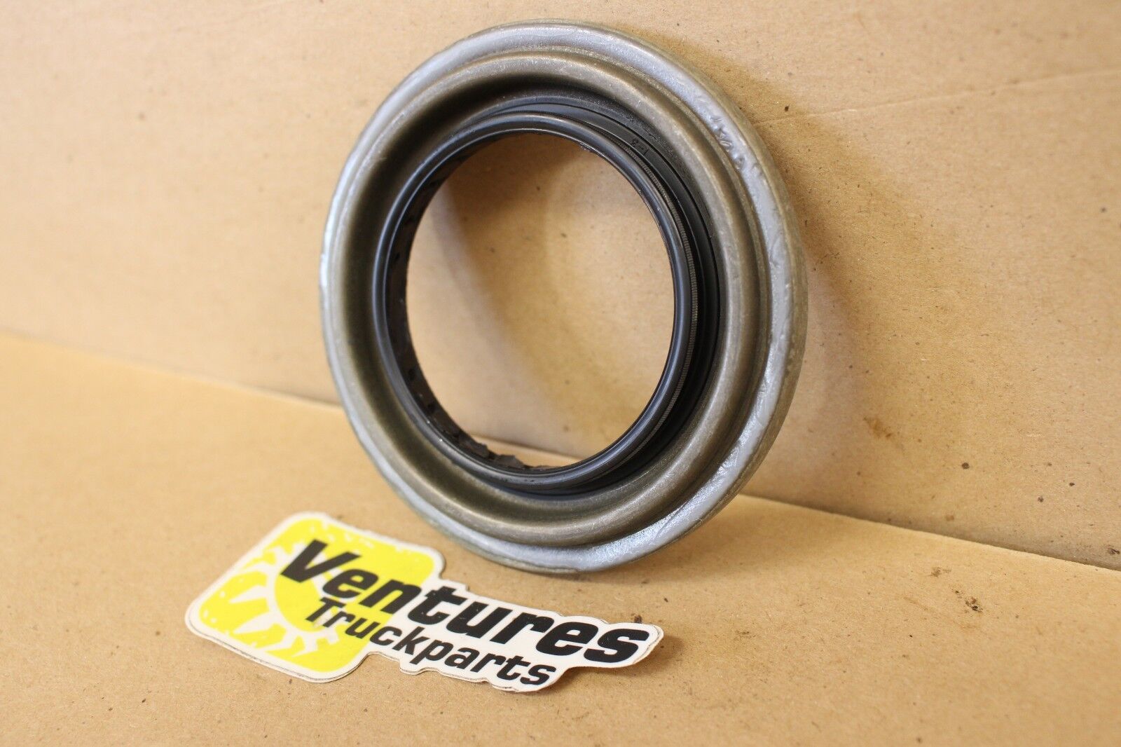 thumbnail image 2 of Ford F250 F350 Dana 50 Front Pinion Yoke Kit 1998-2001 4x4 – Good Used OE 2 of 6