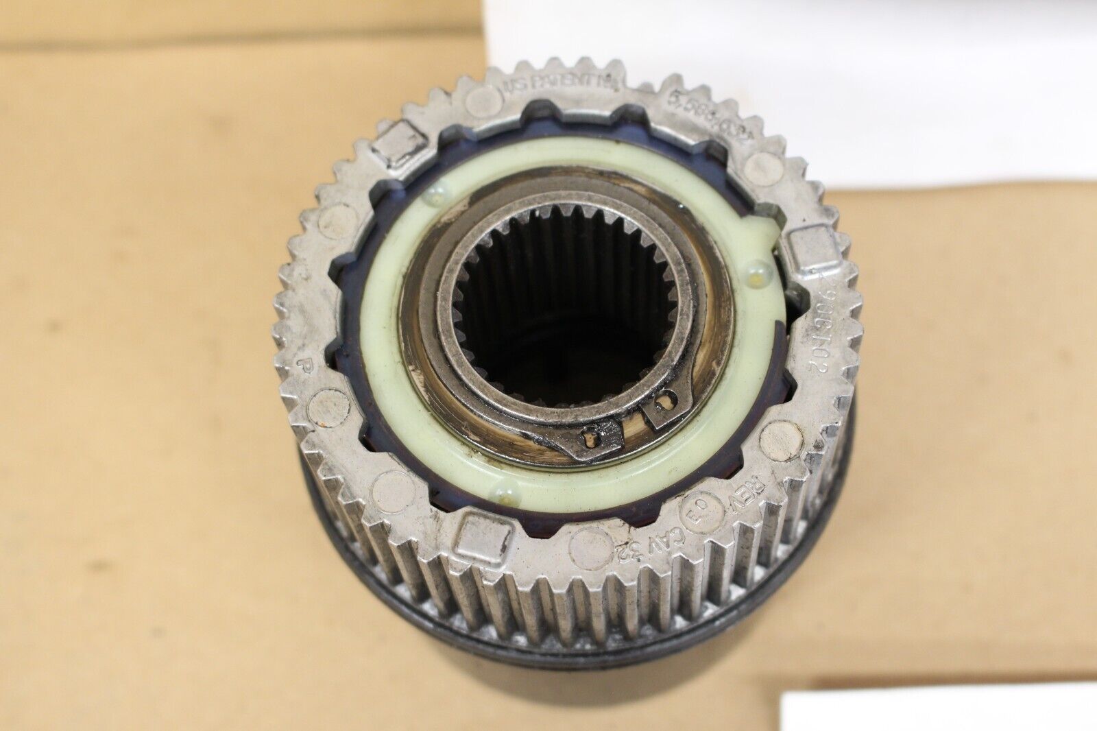 thumbnail image 2 of ATTPARTS 4WD Automatic Front Locking Hub – 1999-2004 Ford F250 F350 F450 F550 Super Duty & Expedition/Navigator 2 of 6