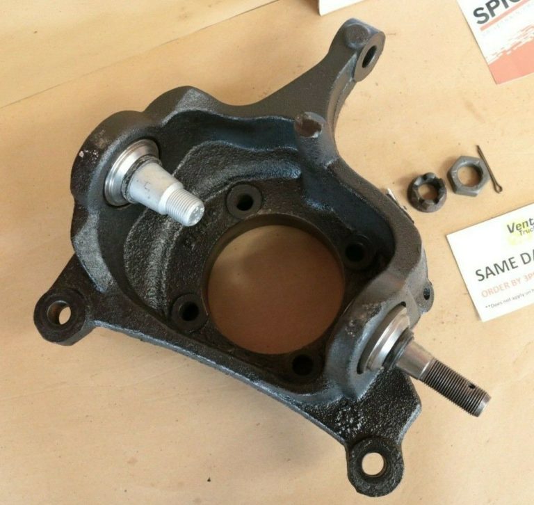 Ford F250 F350 Excursion RH Steering Knuckle With New Spicer Ball Joints Installed 9904